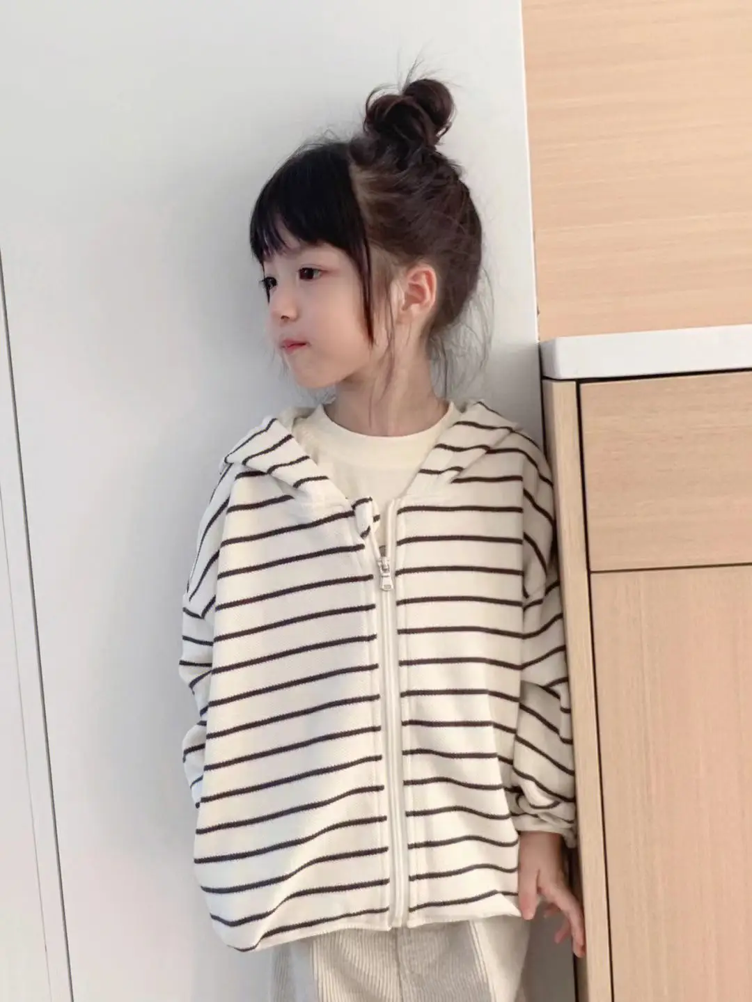 Girls Striped Coat 2023 Casual Hooded Sweater — feature 3