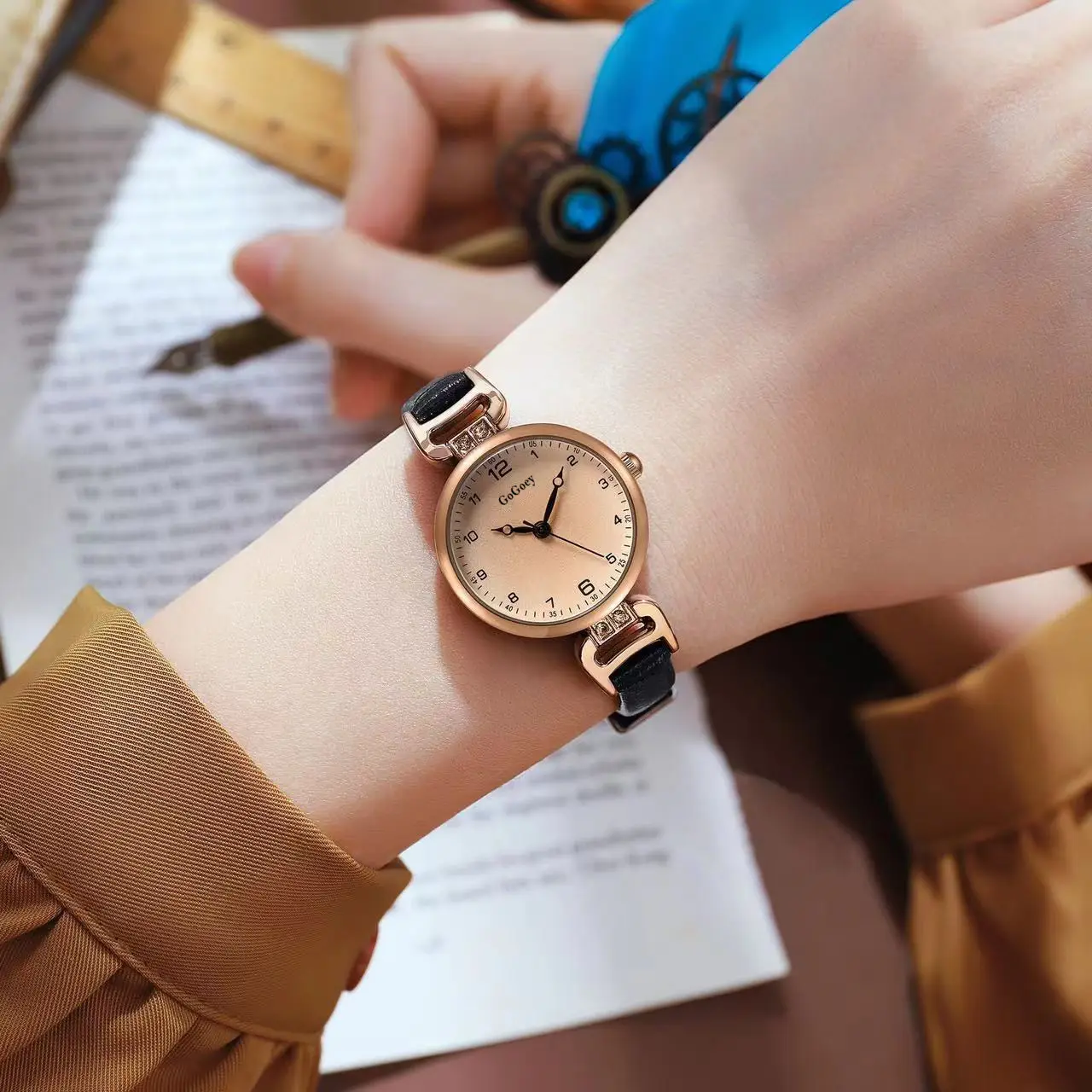 Women's Round Quartz Watch Brown Leather Strap - Image 7