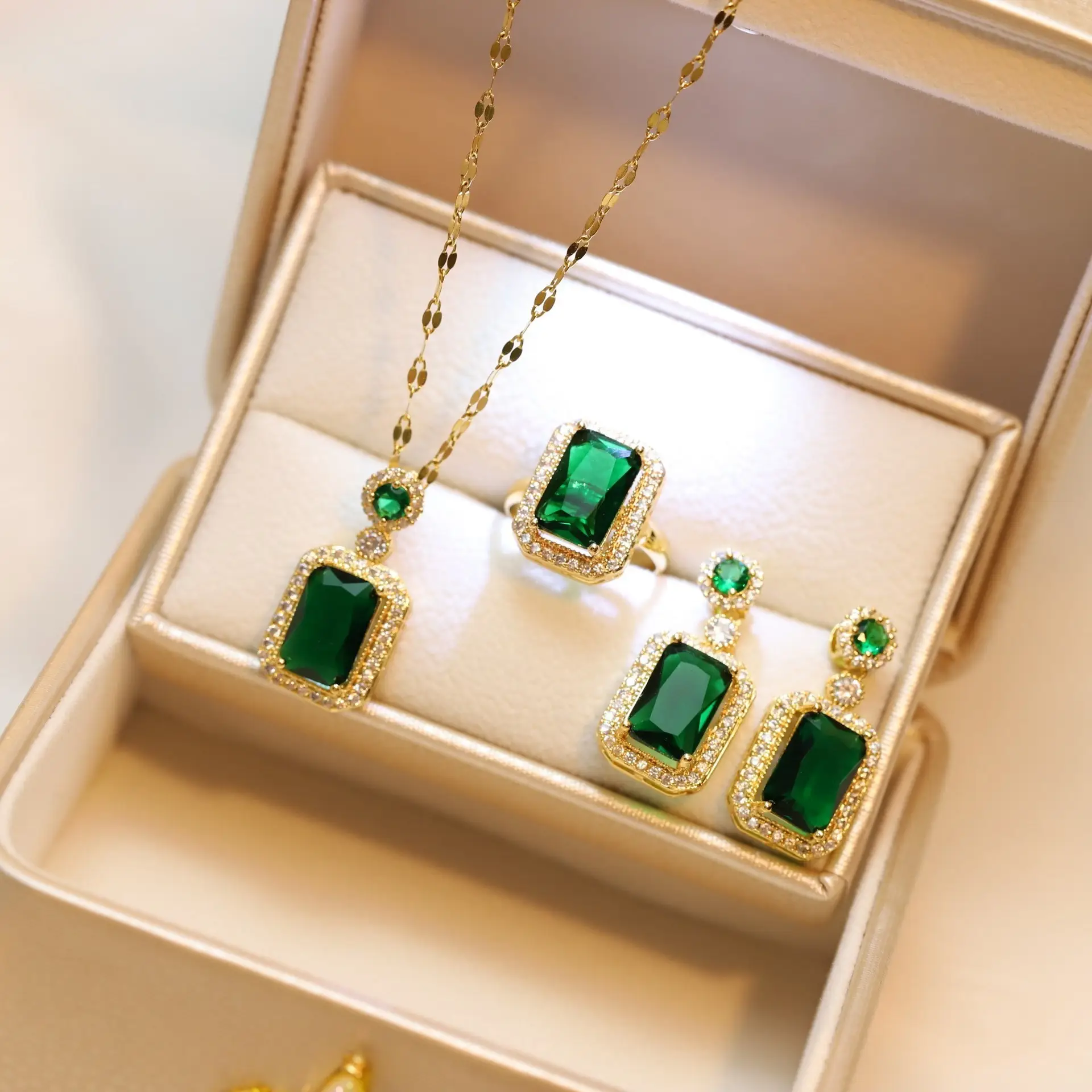 Red Gemstone Necklace for Women Spring Summer Elegant Design - Image 4
