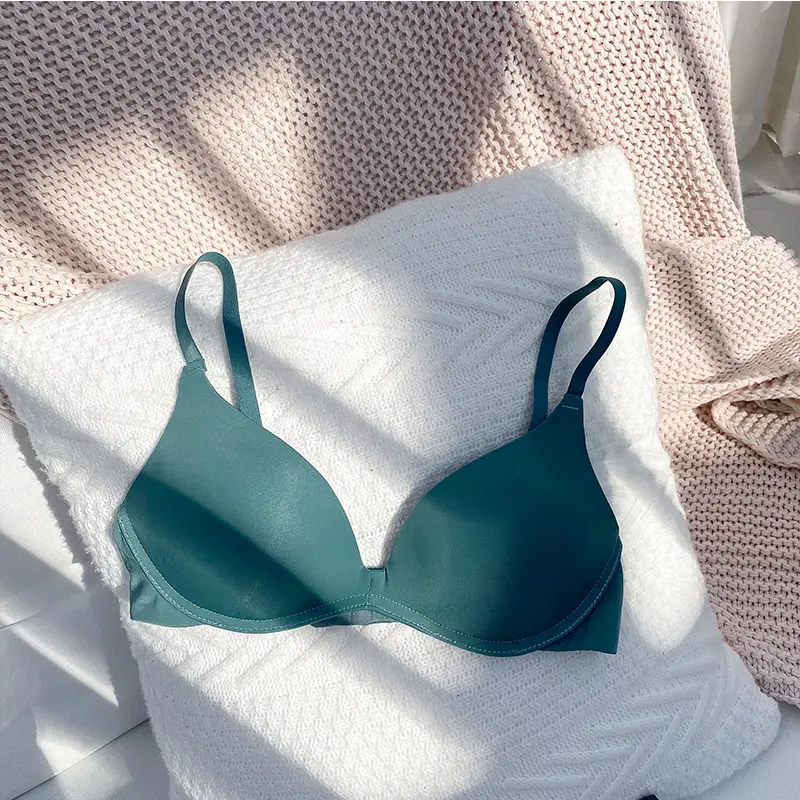 Japanese seamless wireless Four Seasons universal one-piece glossy light transparent comfortable push up commuter girl's small chest underwear