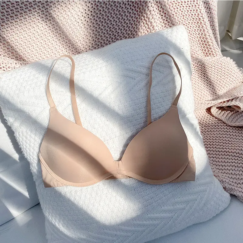 Japanese seamless wireless Four Seasons universal one-piece glossy light transparent comfortable push up commuter girl's small chest underwear