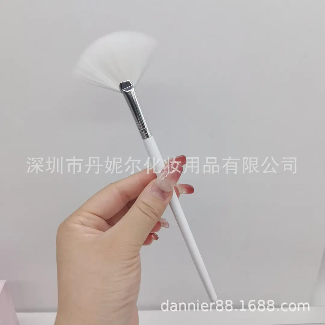 Small Fan Brush for Makeup & Skin Care - Image 3