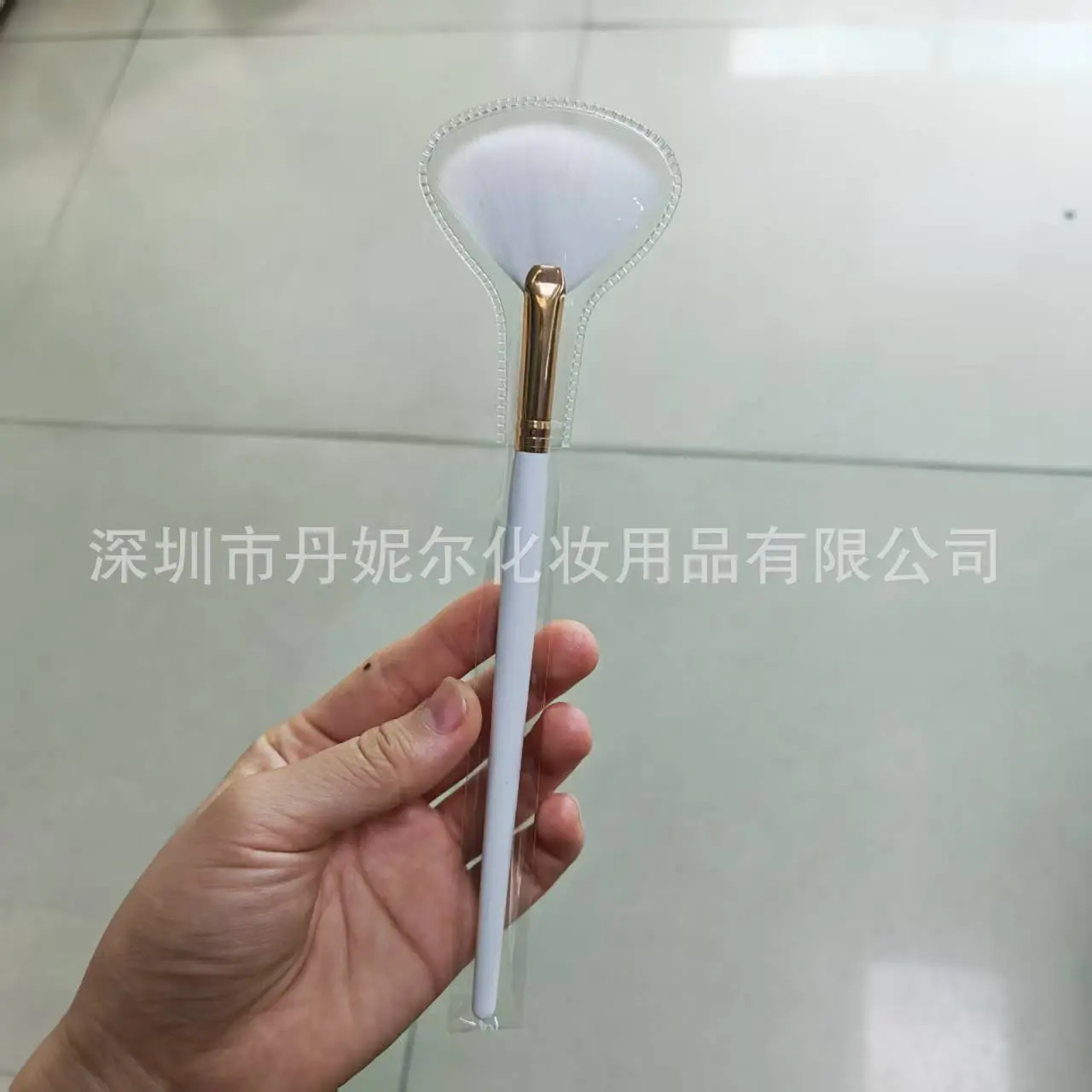 Small Fan Brush for Makeup & Skin Care - Image 2