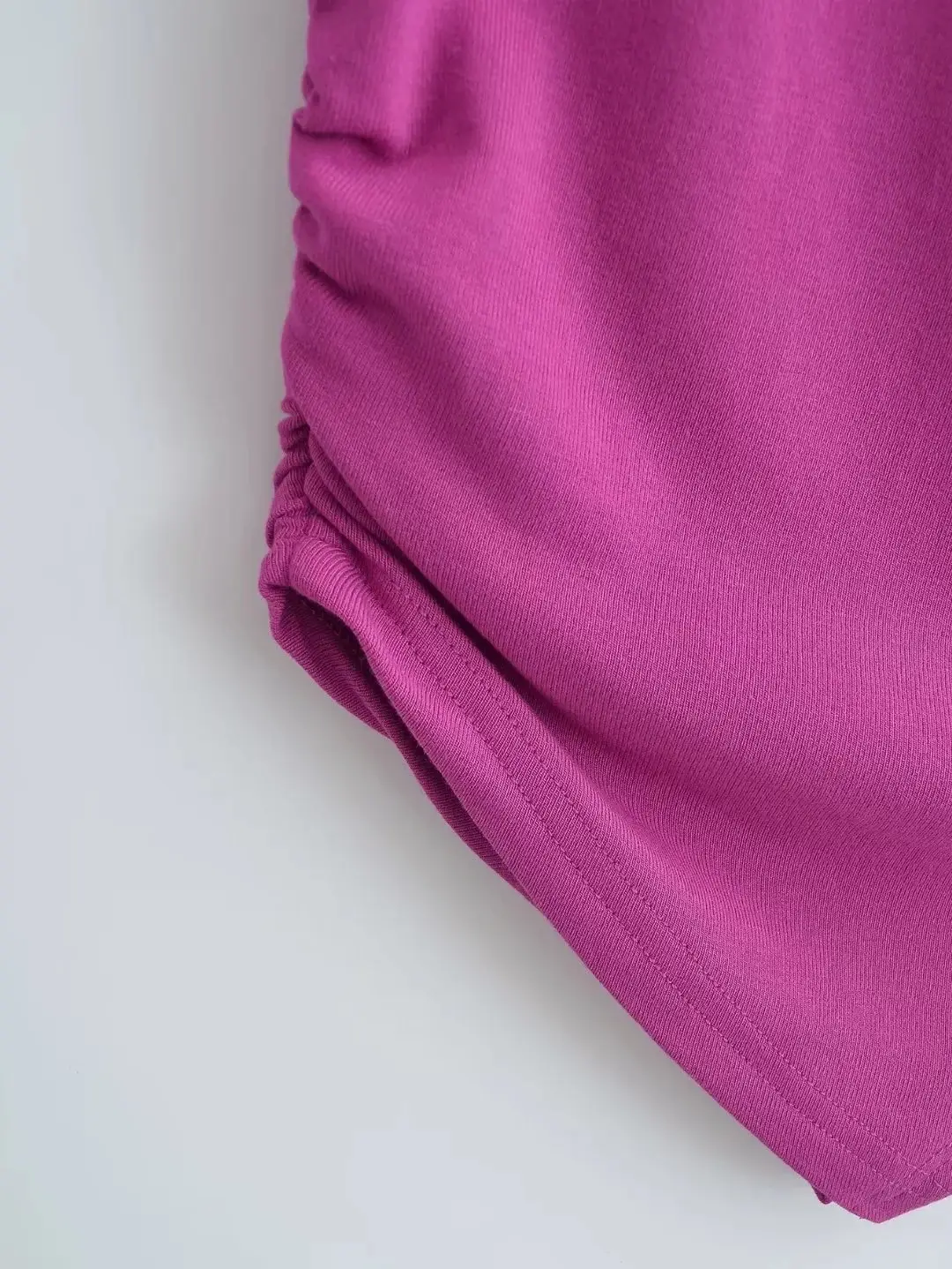 2023 Summer Women's Pink Pleated T-Shirt — feature 11