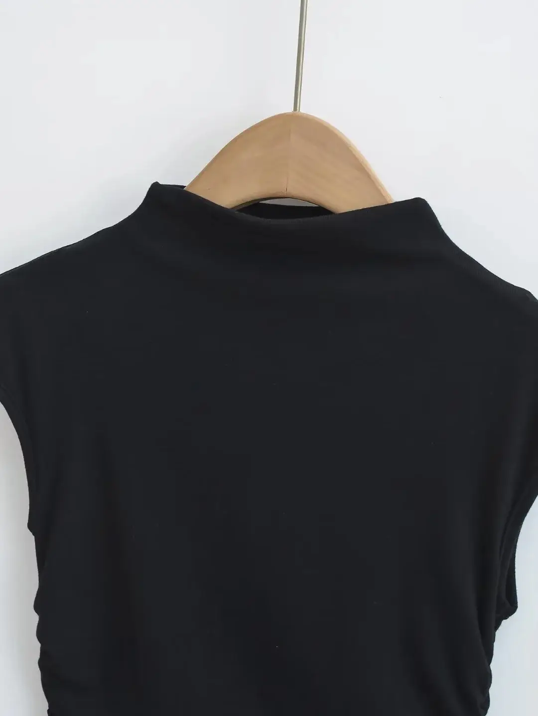 2023 Summer Women's Pink Pleated T-Shirt — feature 27