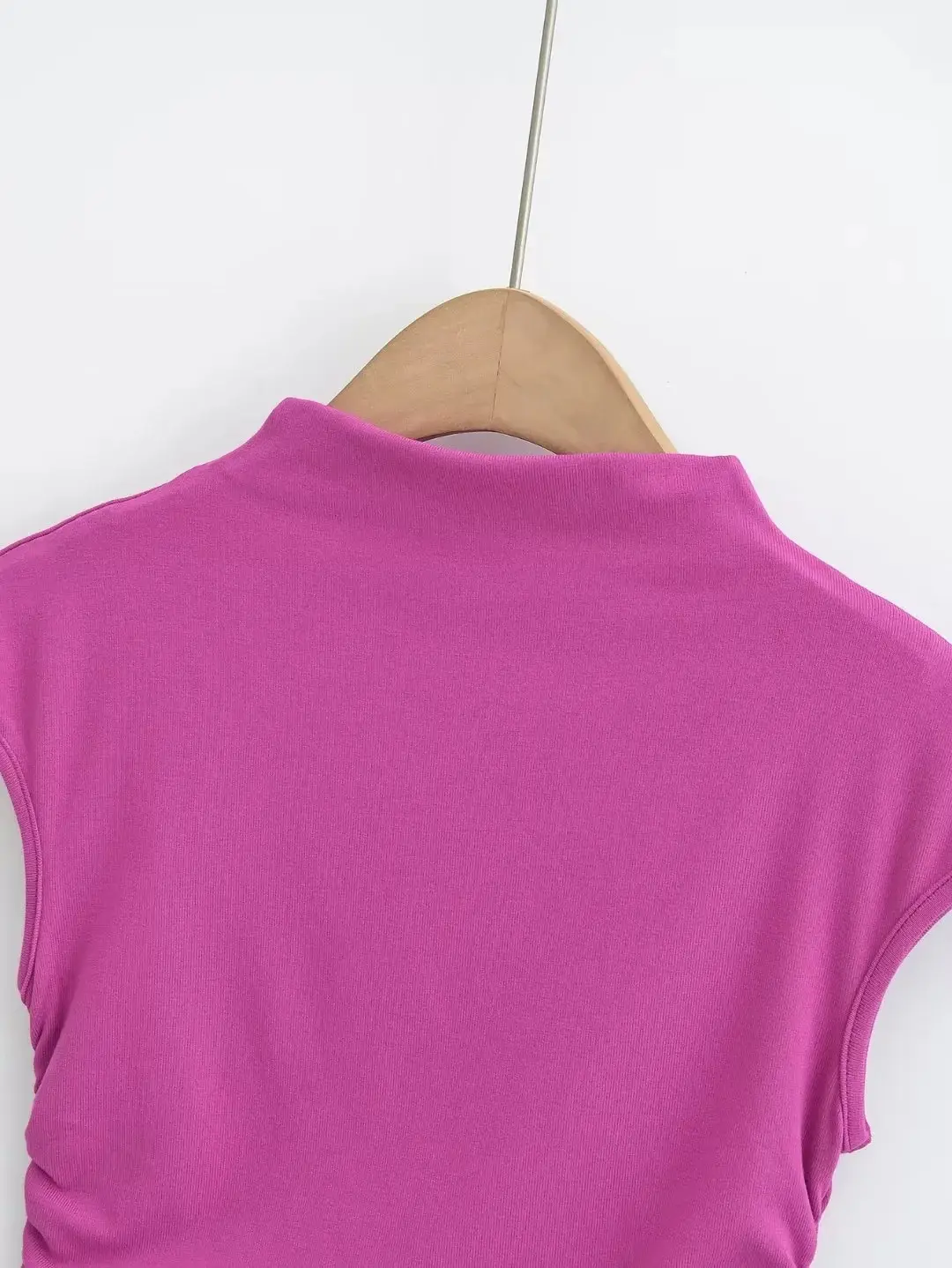 2023 Summer Women's Pink Pleated T-Shirt — feature 8