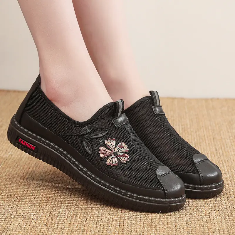 Spring and summer new old Beijing cloth shoes women's net shoes non-slip soft sole one-step shoes for middle-aged and elderly mothers comfortable wear-resistant