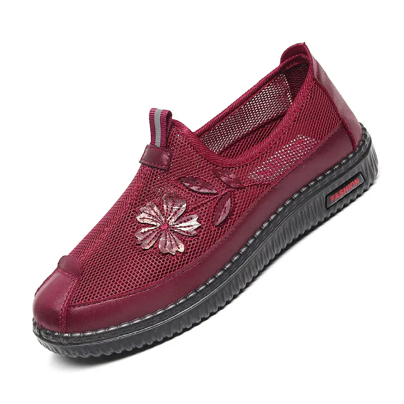 Spring and summer new old Beijing cloth shoes women's net shoes non-slip soft sole one-step shoes for middle-aged and elderly mothers comfortable wear-resistant