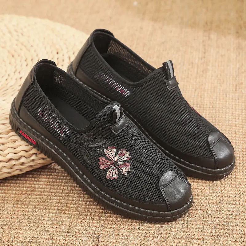 Spring and summer new old Beijing cloth shoes women's net shoes non-slip soft sole one-step shoes for middle-aged and elderly mothers comfortable wear-resistant