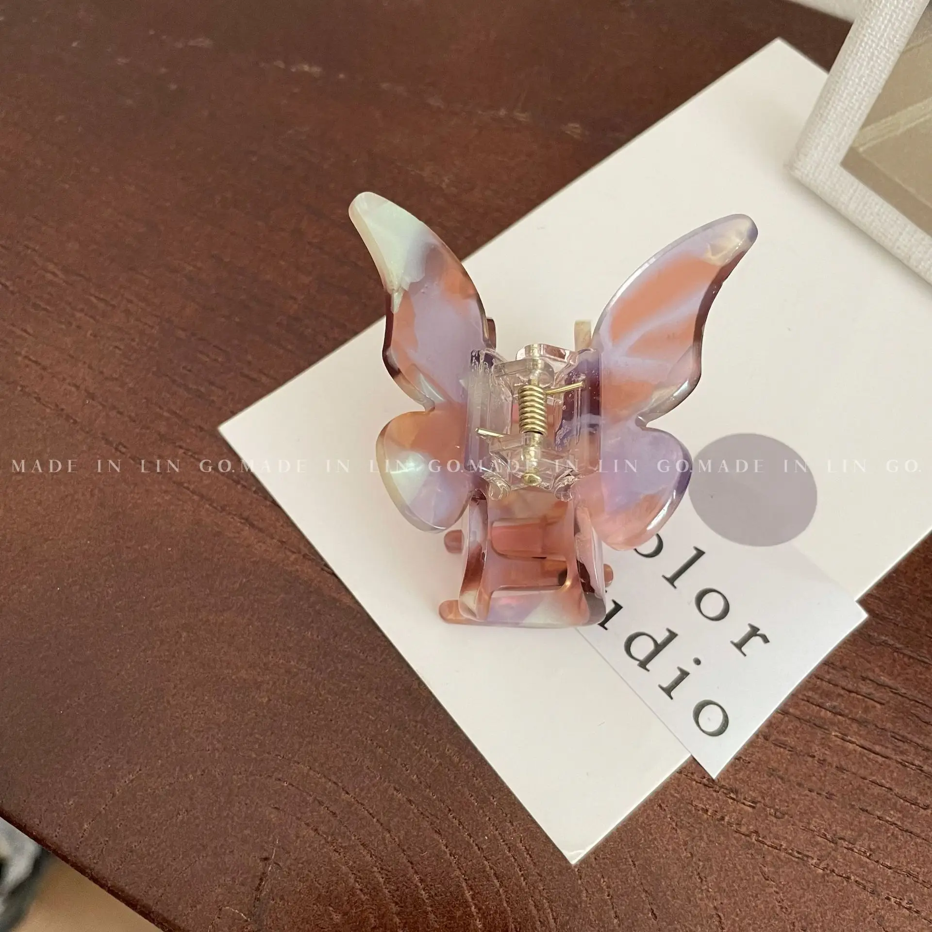 Retro Butterfly Hair Clip for Women High End Acrylic — feature 3