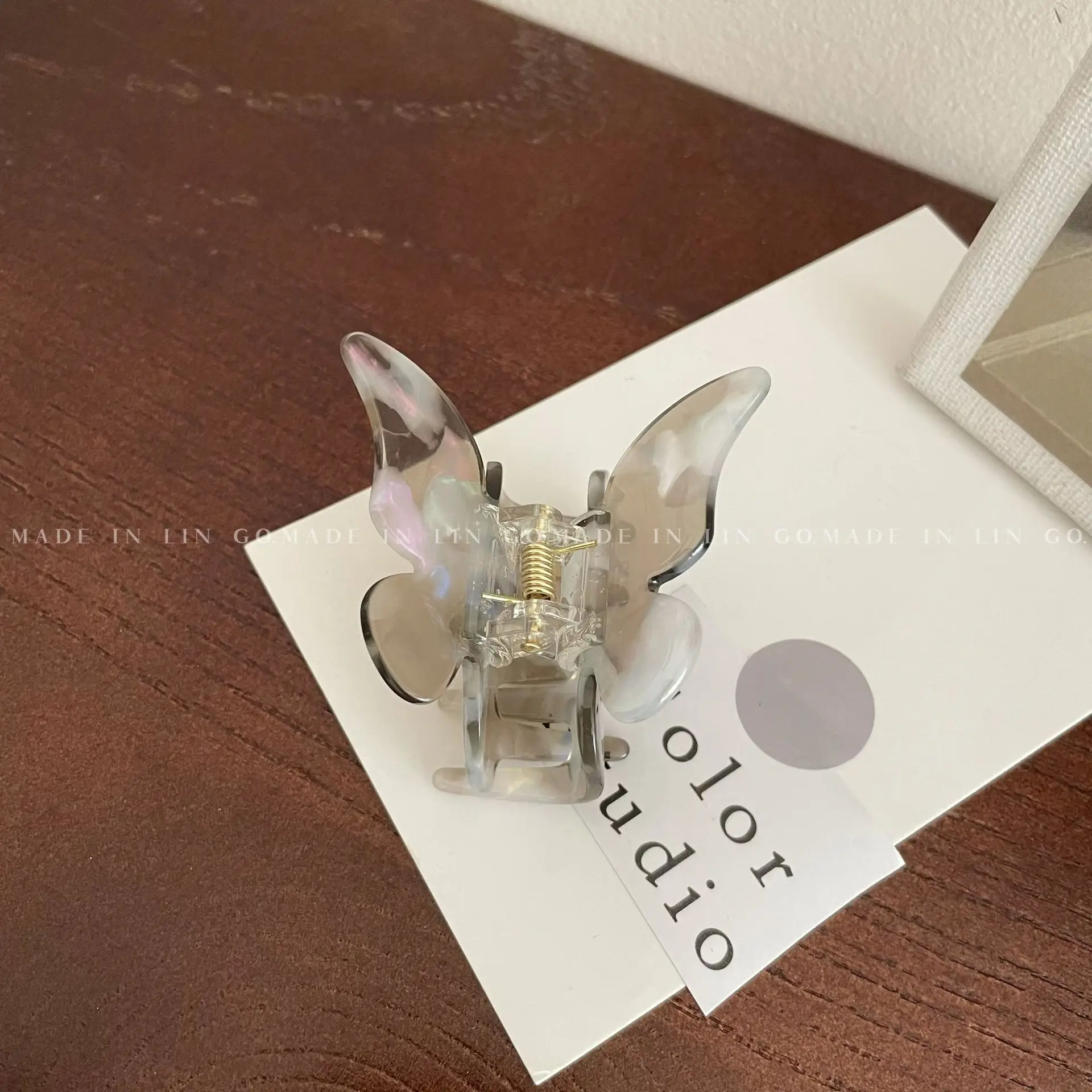 Retro Butterfly Hair Clip for Women High End Acrylic — feature 7