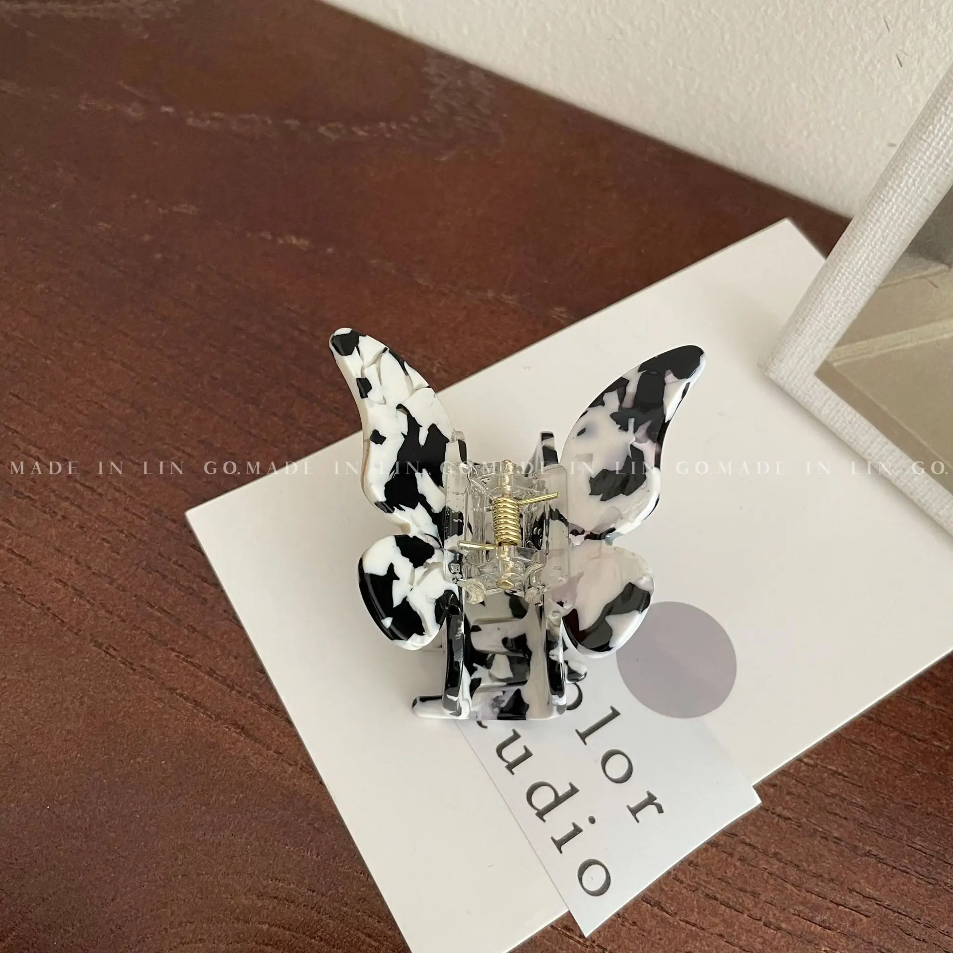 Retro Butterfly Hair Clip for Women High End Acrylic - Image 3