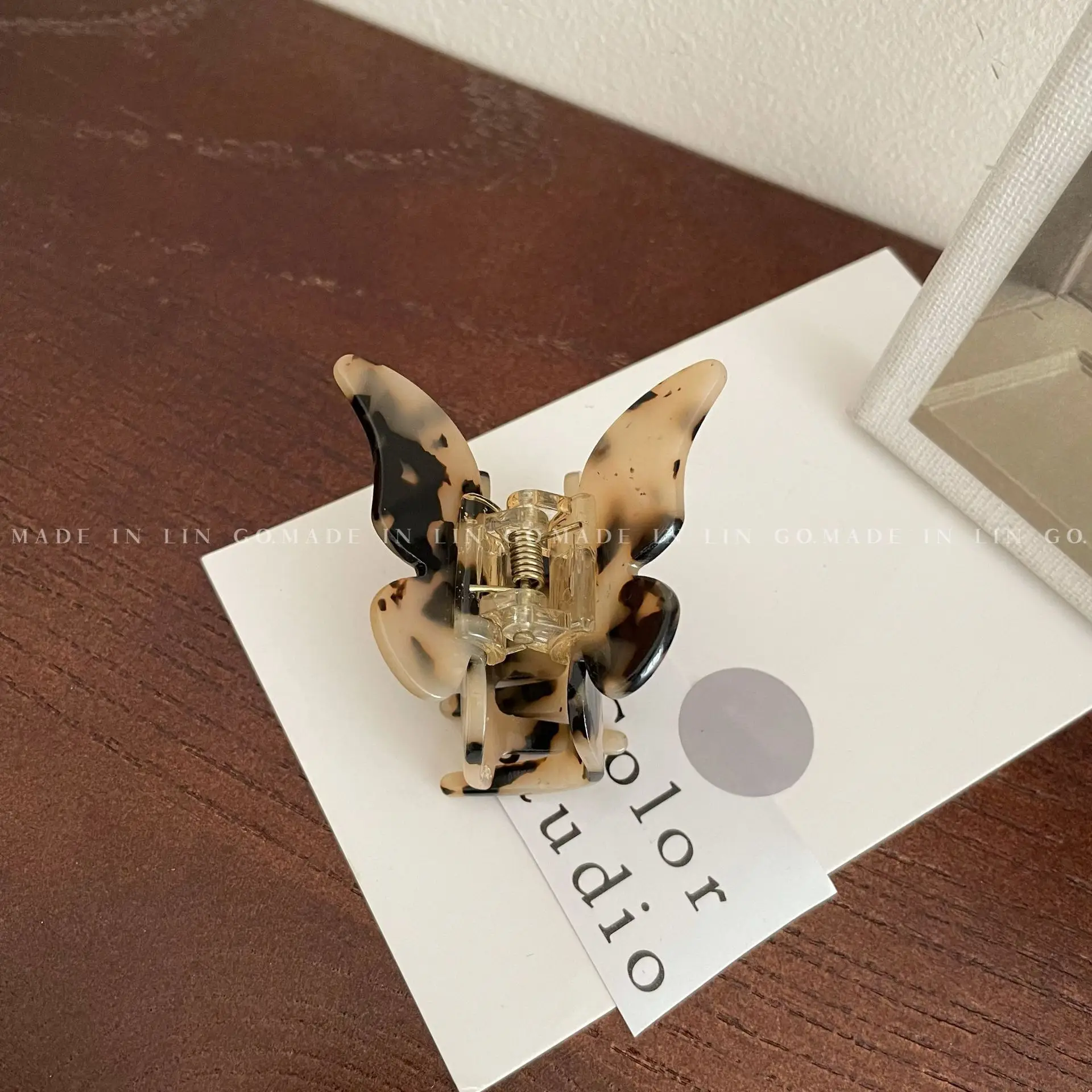 Retro Butterfly Hair Clip for Women High End Acrylic — feature 8