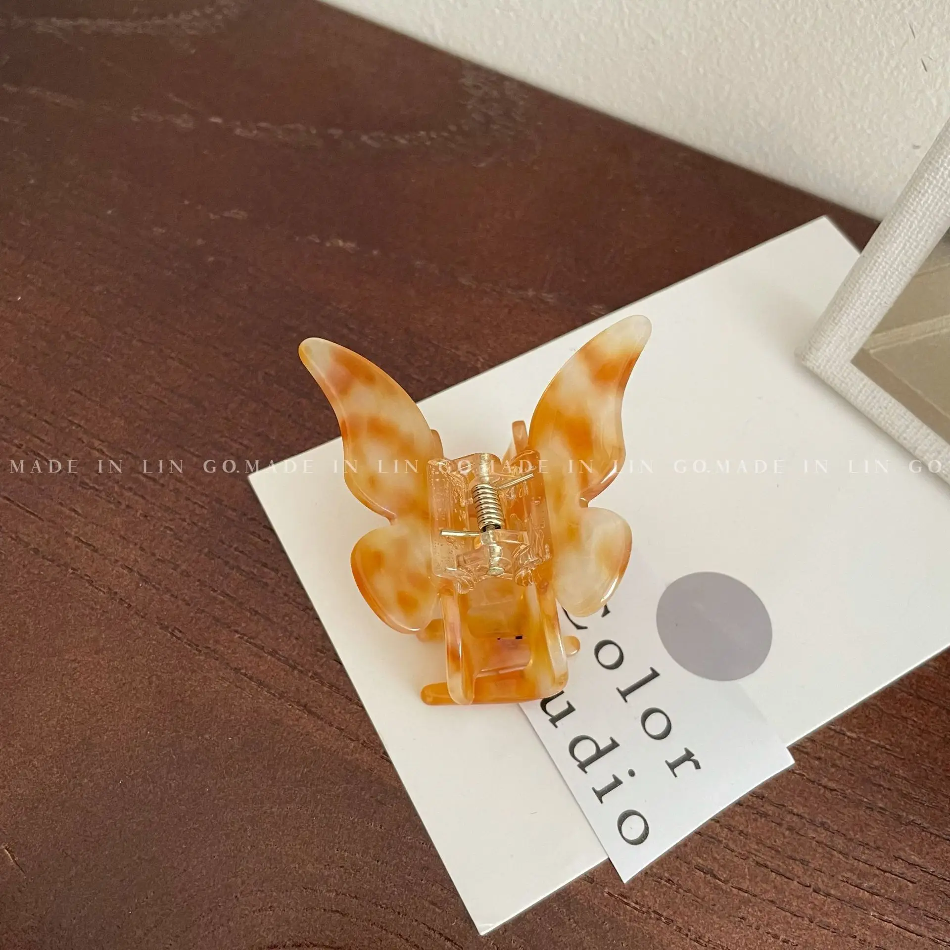Retro Butterfly Hair Clip for Women High End Acrylic — feature 9