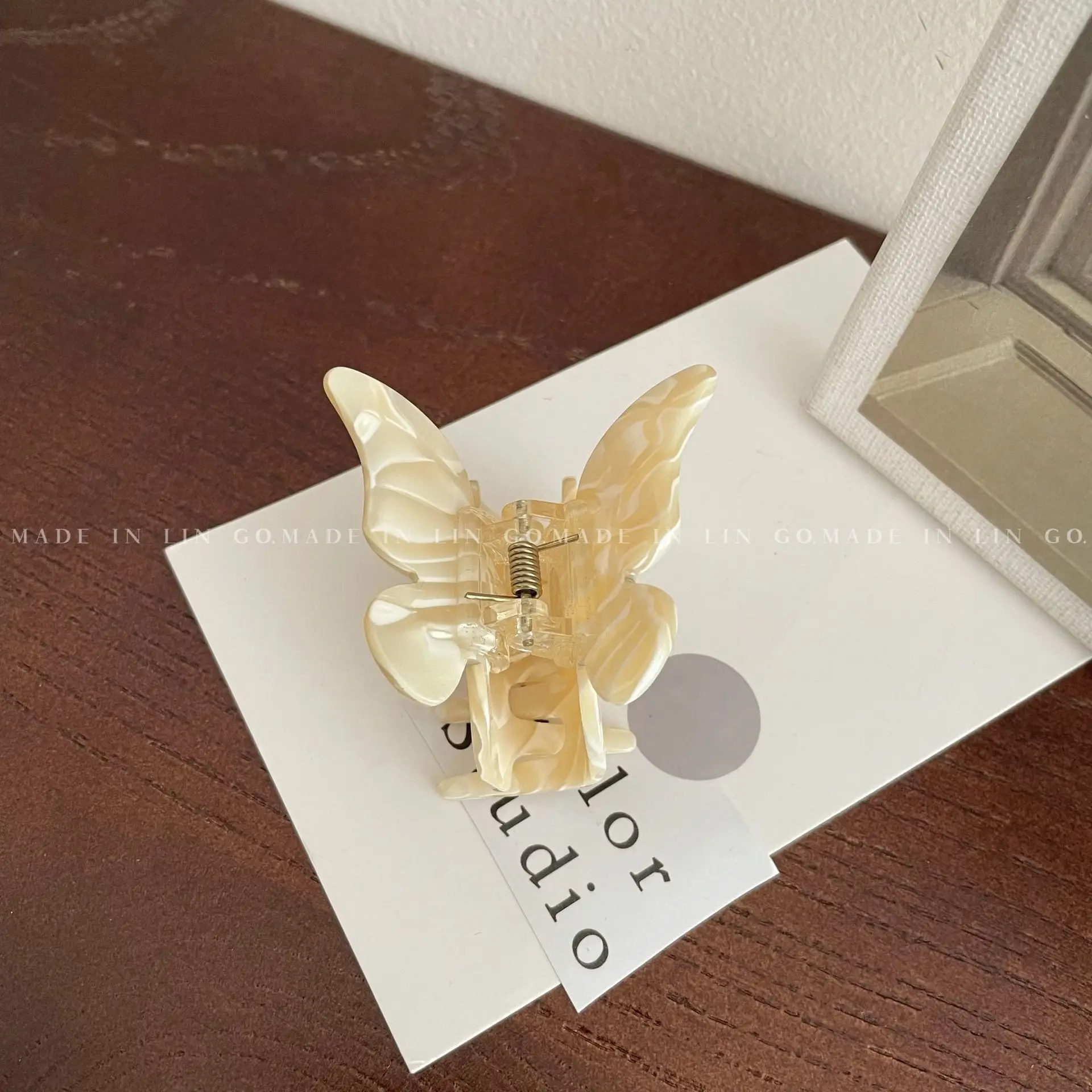Retro Butterfly Hair Clip for Women High End Acrylic - Image 5