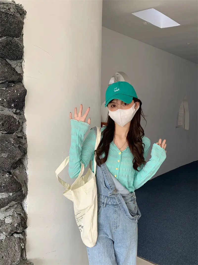 Hot Girl Summer Sunscreen Blouse Knitted V-Neck Long Sleeve — feature 32
