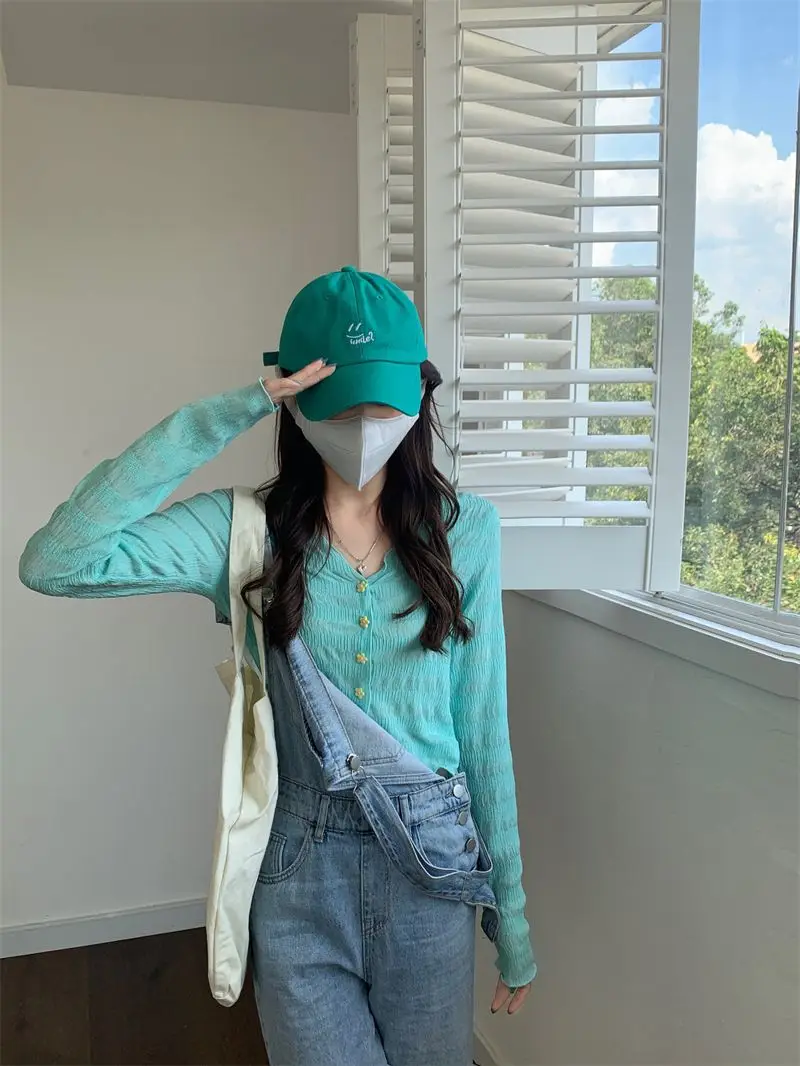Hot Girl Summer Sunscreen Blouse Knitted V-Neck Long Sleeve — feature 33