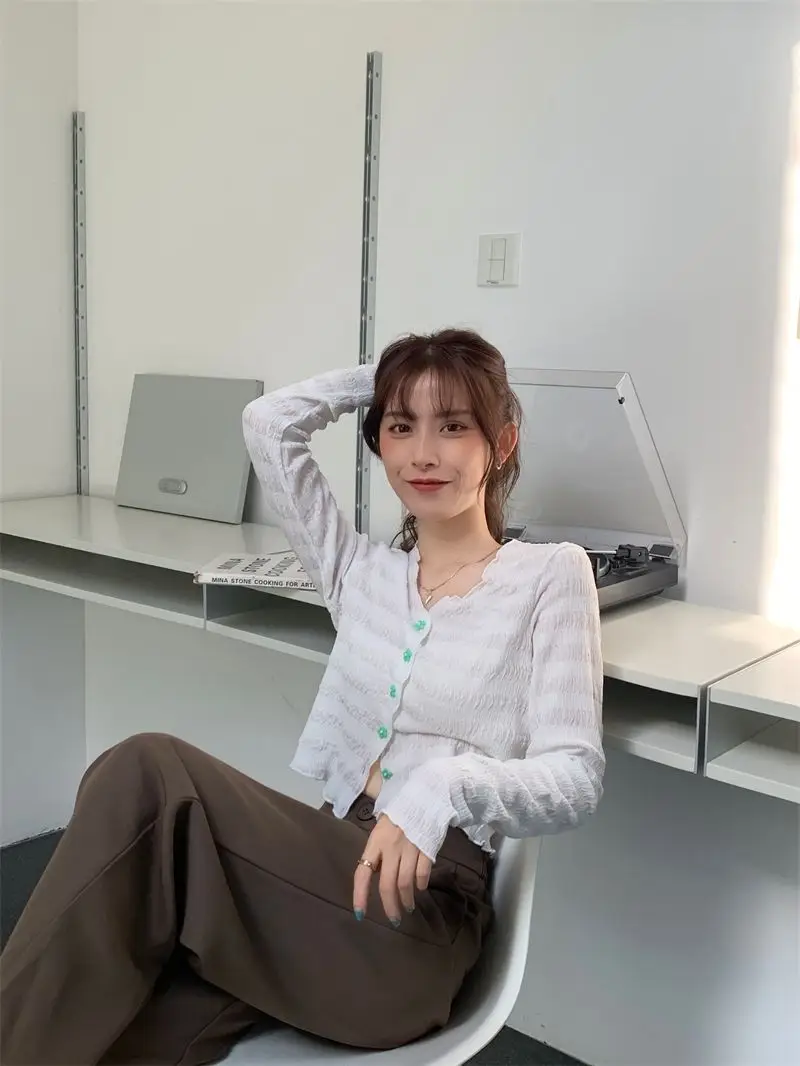Hot Girl Summer Sunscreen Blouse Knitted V-Neck Long Sleeve — feature 6