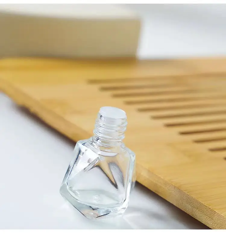 Car perfume bottle pendant car perfume bottle empty bottle aromatherapy essential oil Diamond Glass Bottle car pendant — feature 13