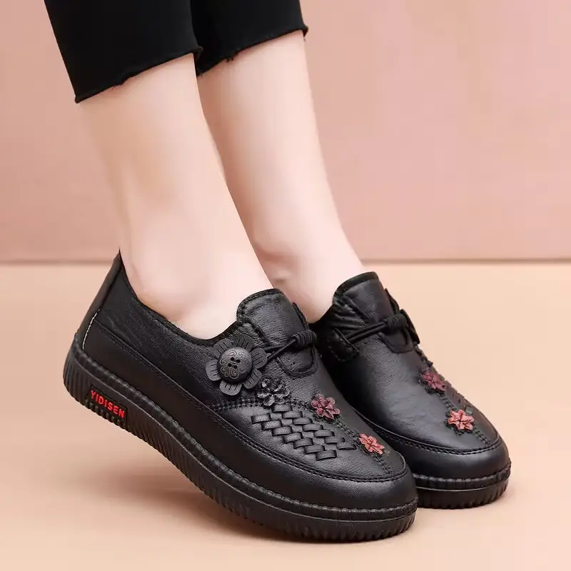 Spring and Autumn New Old Beijing Cloth Shoes Women's Single-layer Shoes Non-slip Soft Sole Comfortable Wear-resistant Slip-on Shoes for Middle-aged and Elderly Mothers - Image 4
