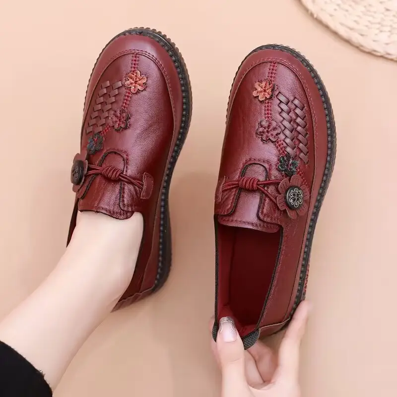 Spring and Autumn New Old Beijing Cloth Shoes Women's Single-layer Shoes Non-slip Soft Sole Comfortable Wear-resistant Slip-on Shoes for Middle-aged and Elderly Mothers - Image 5