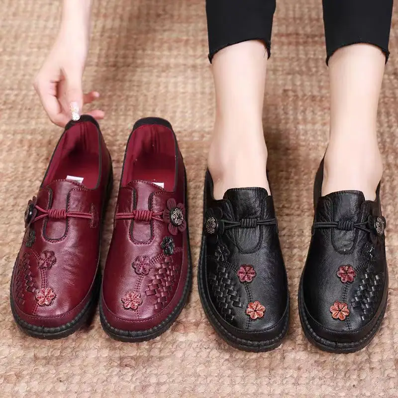 Spring New Old Beijing Cloth Shoes Women's Single-layer Shoes Non-slip Soft Sole Wear-resistant Slip-on Shoes for Middle-aged and Elderly Mothers - Image 4