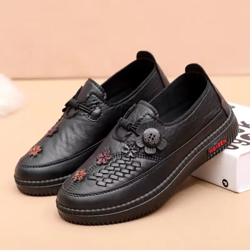 Spring New Old Beijing Cloth Shoes Women's Single-layer Shoes Non-slip Soft Sole Wear-resistant Slip-on Shoes for Middle-aged and Elderly Mothers - Image 2
