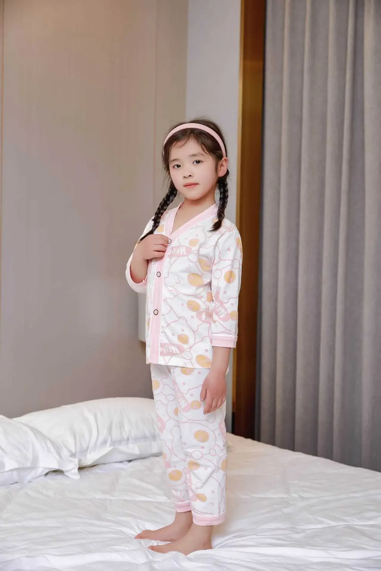 Children's spring and summer cotton home clothing suit big children's V-neck cardigan pajamas men's and women's treasure air conditioning clothing a generation of hair