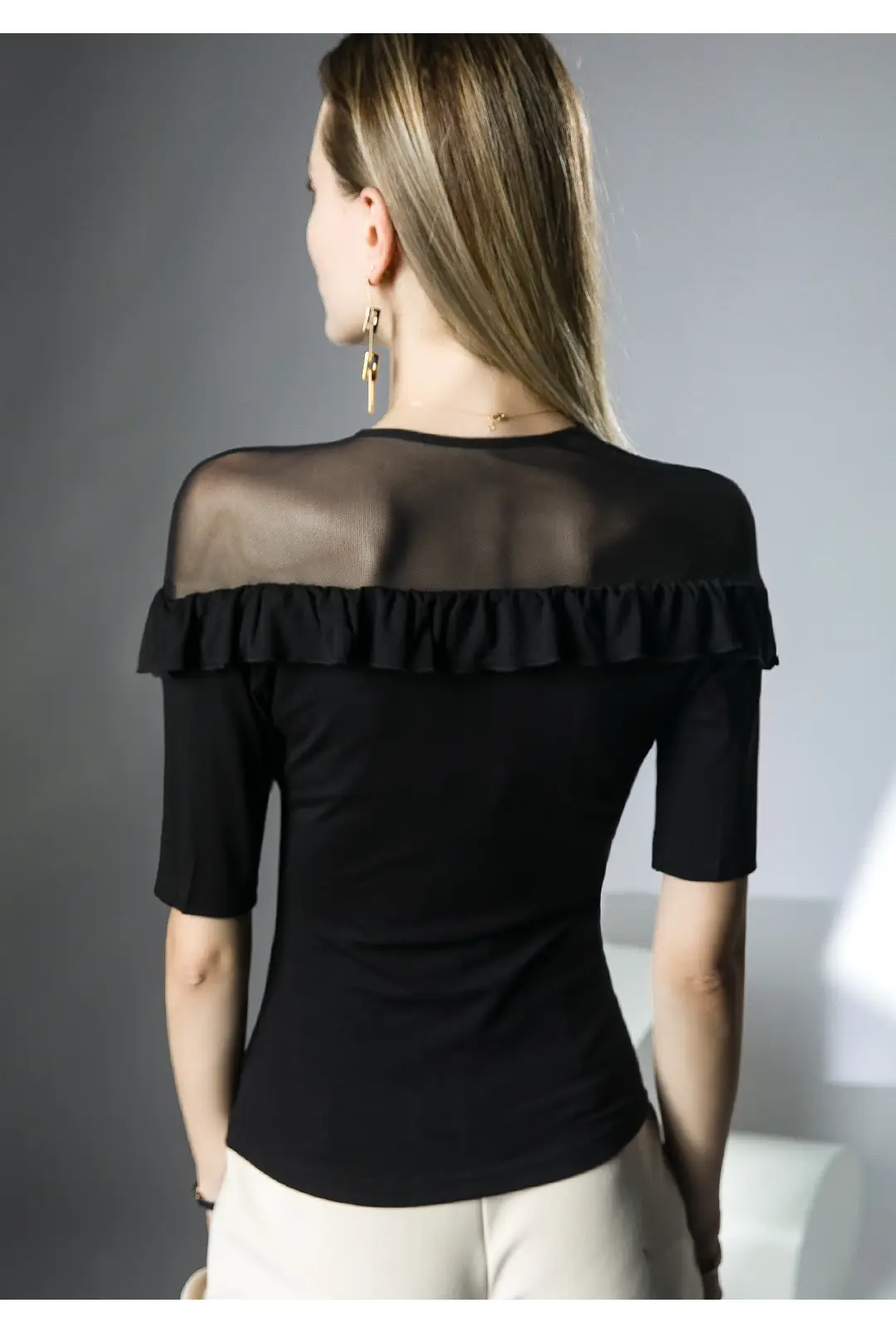 Western-style ruffled top micro-transparent mesh half sleeve black — feature 10