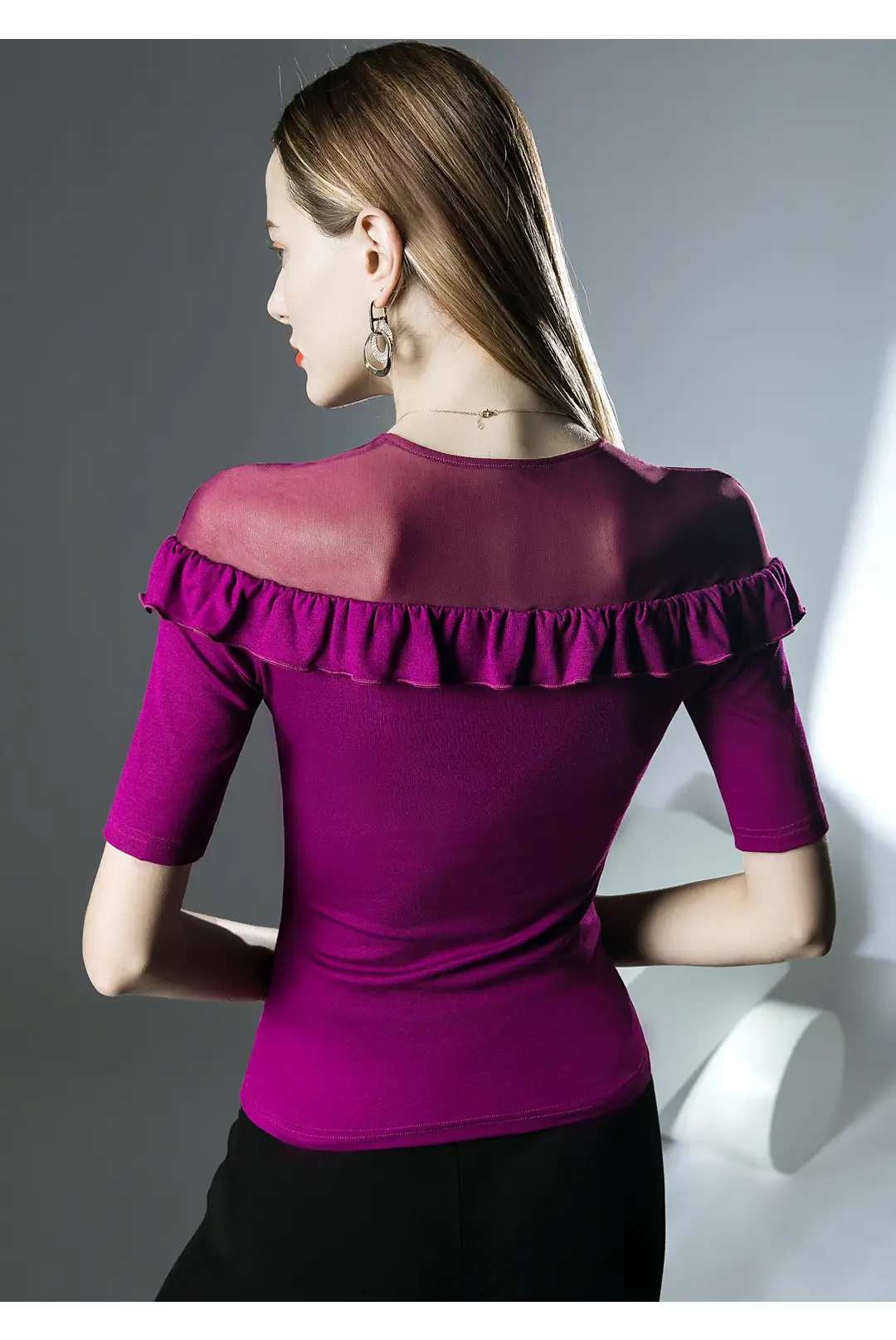 Western-style ruffled top micro-transparent mesh half sleeve black — feature 13