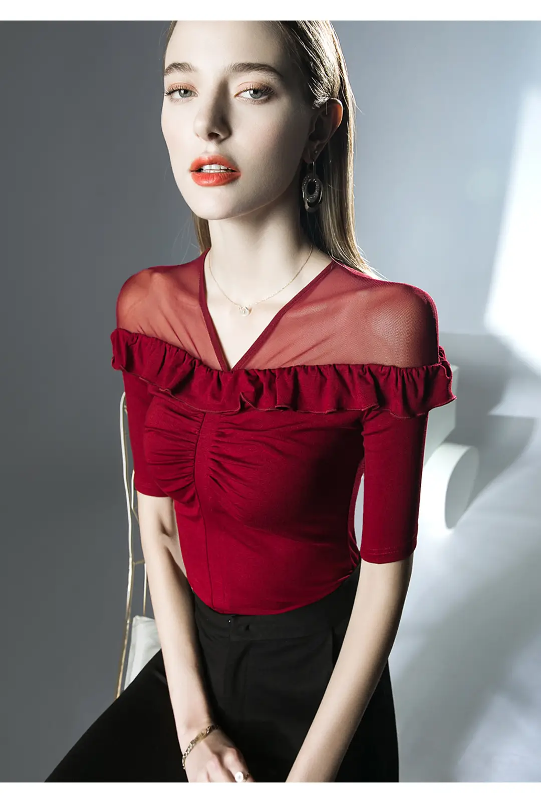 Western-style ruffled top micro-transparent mesh half sleeve black — feature 15