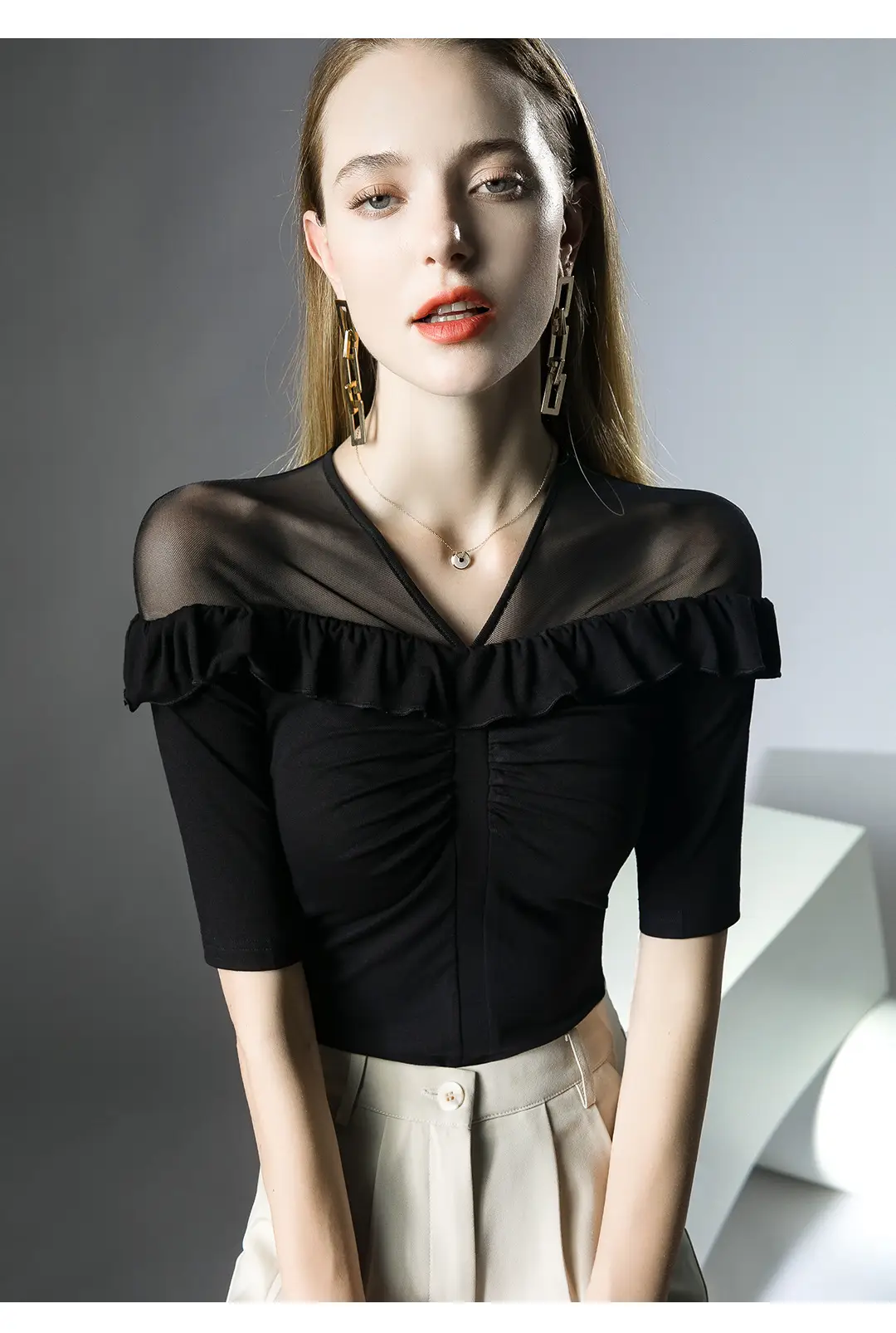 Western-style ruffled top micro-transparent mesh half sleeve black — feature 4