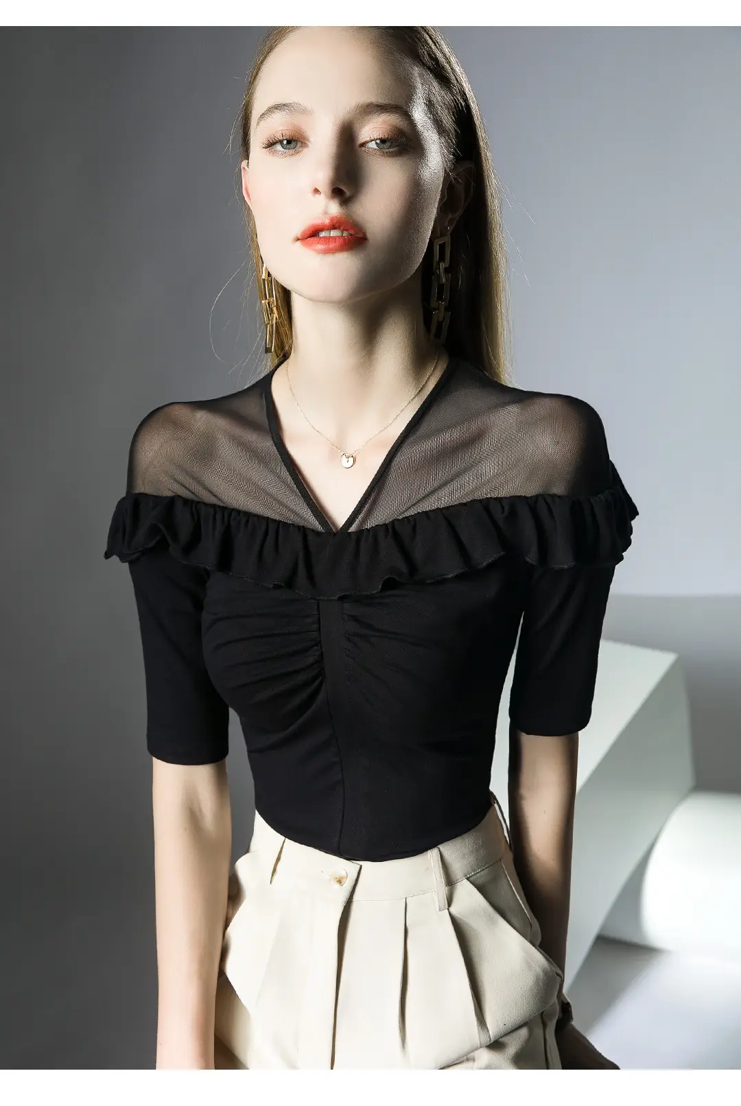 Western-style ruffled top micro-transparent mesh half sleeve black — feature 9