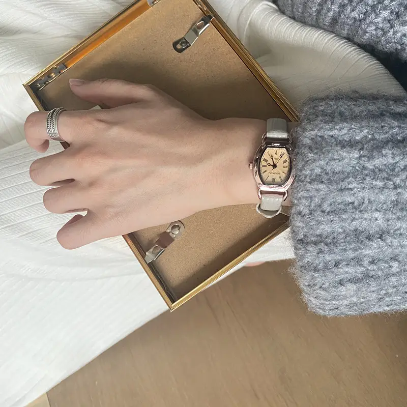 French Retro Belt Watch for Women with Rose Gold Case — feature 10