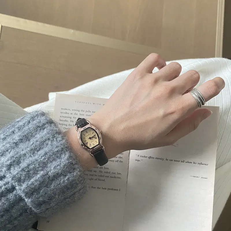 French Retro Belt Watch for Women with Rose Gold Case — feature 11