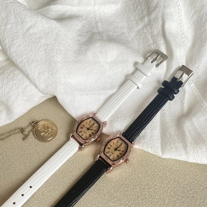 French Retro Belt Watch for Women with Rose Gold Case — feature 4