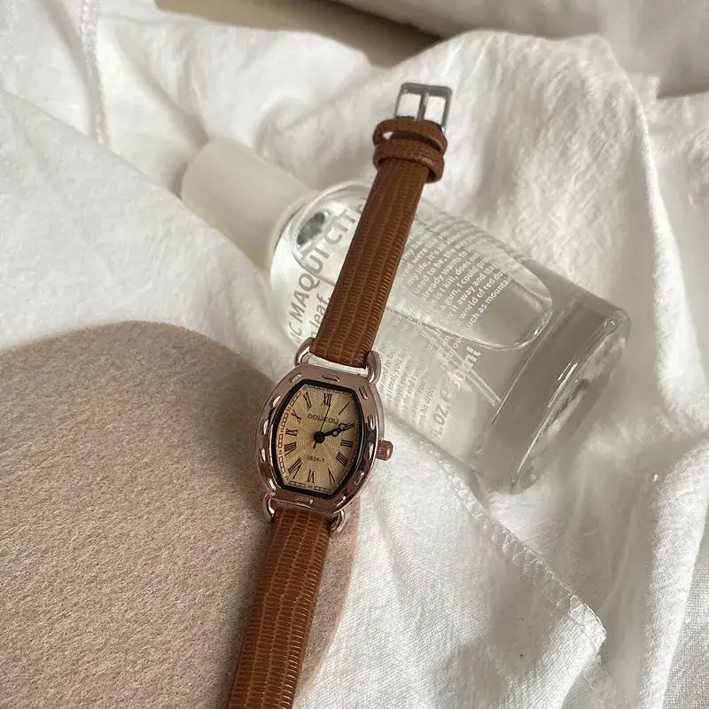 French Retro Belt Watch for Women with Rose Gold Case - Image 3