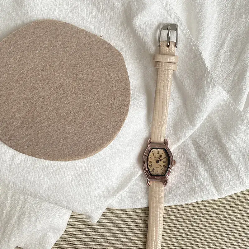 French Retro Belt Watch for Women with Rose Gold Case - Image 4