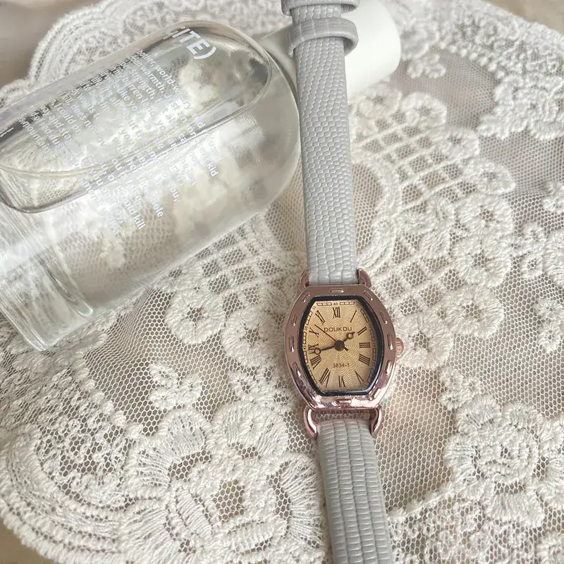 French Retro Belt Watch for Women with Rose Gold Case - Image 5