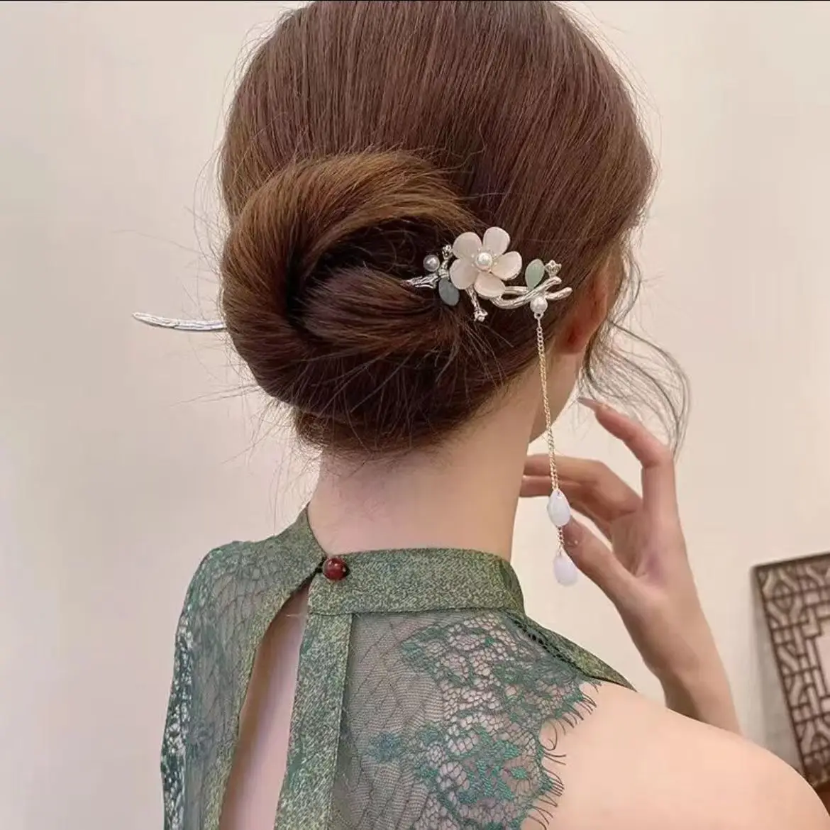 White Deer Magnolia Hairpin with Chain — feature 4