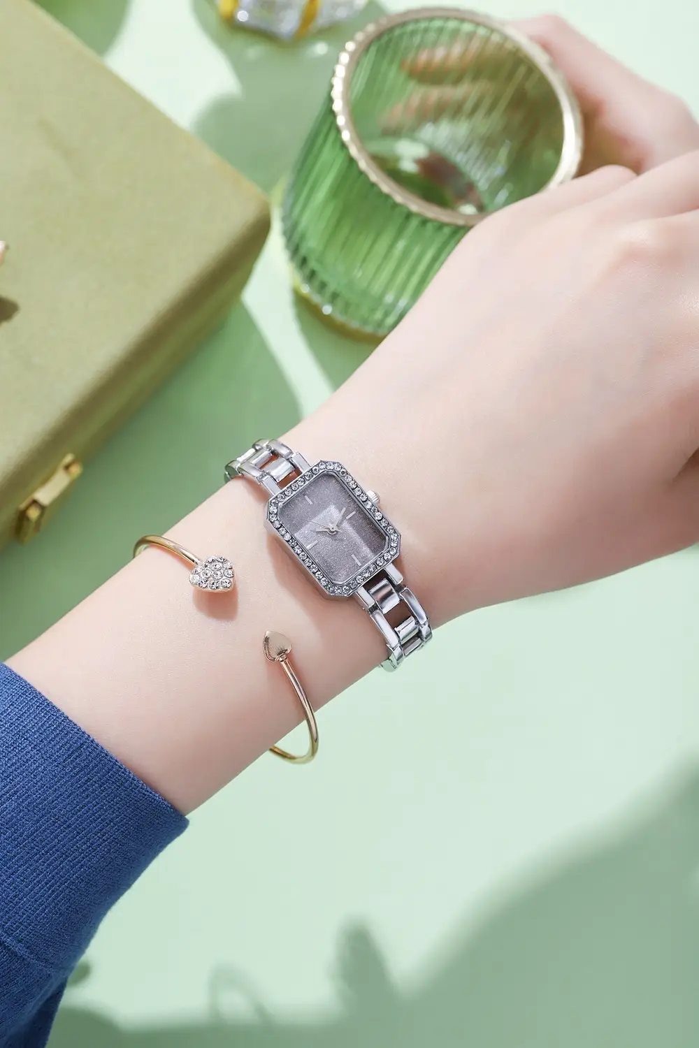 Women's Gold Plated Quartz Watch with Diamond Dial — feature 5