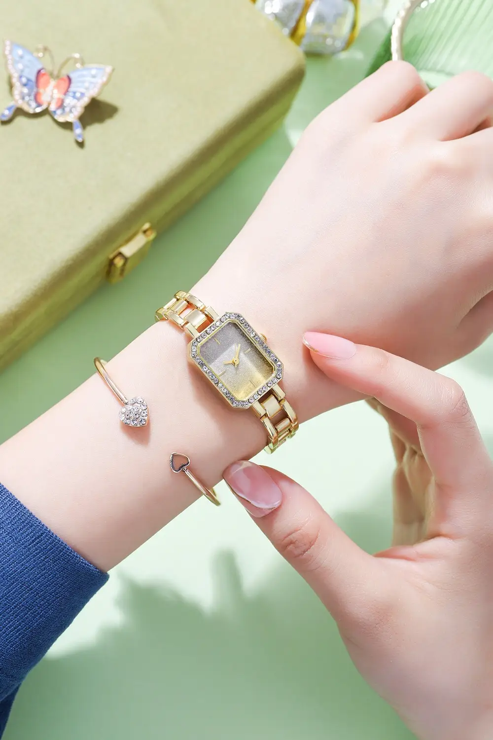 Women's Gold Plated Quartz Watch with Diamond Dial — feature 7