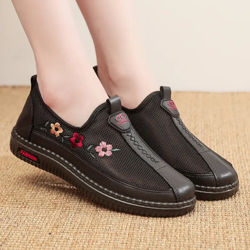 26-Year-Old Summer New Style Old Beijing Cloth Shoes for Women, Non-Slip Soft Sole, Breathable and Comfortable Slip-On Shoes for Middle-Aged and Elderly Mothers - Image 4