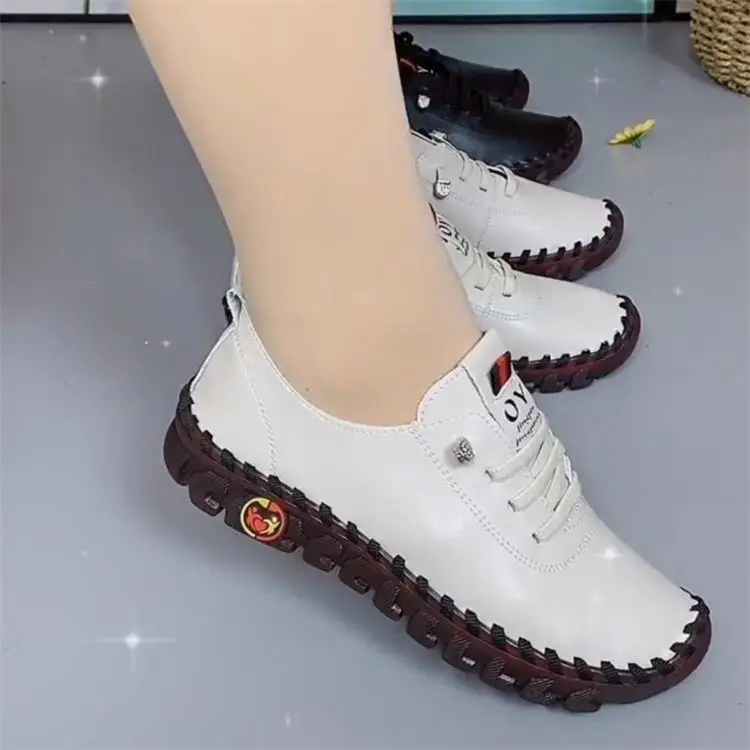 Soft Leather Single-layer Shoes Summer Comfortable Flat Lace-up Shoes for Moms Wide and Chubby Feet Beef Sole Soft Bottom Middle-aged Women's plus size Shoes — feature 1