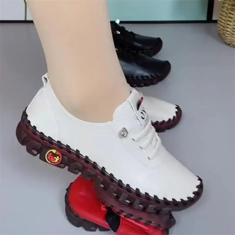 Soft Leather Single-layer Shoes Summer Comfortable Flat Lace-up Shoes for Moms Wide and Chubby Feet Beef Sole Soft Bottom Middle-aged Women's plus size Shoes - Image 2