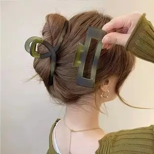 Frosted Green Hairpin Clip for Women — feature 3