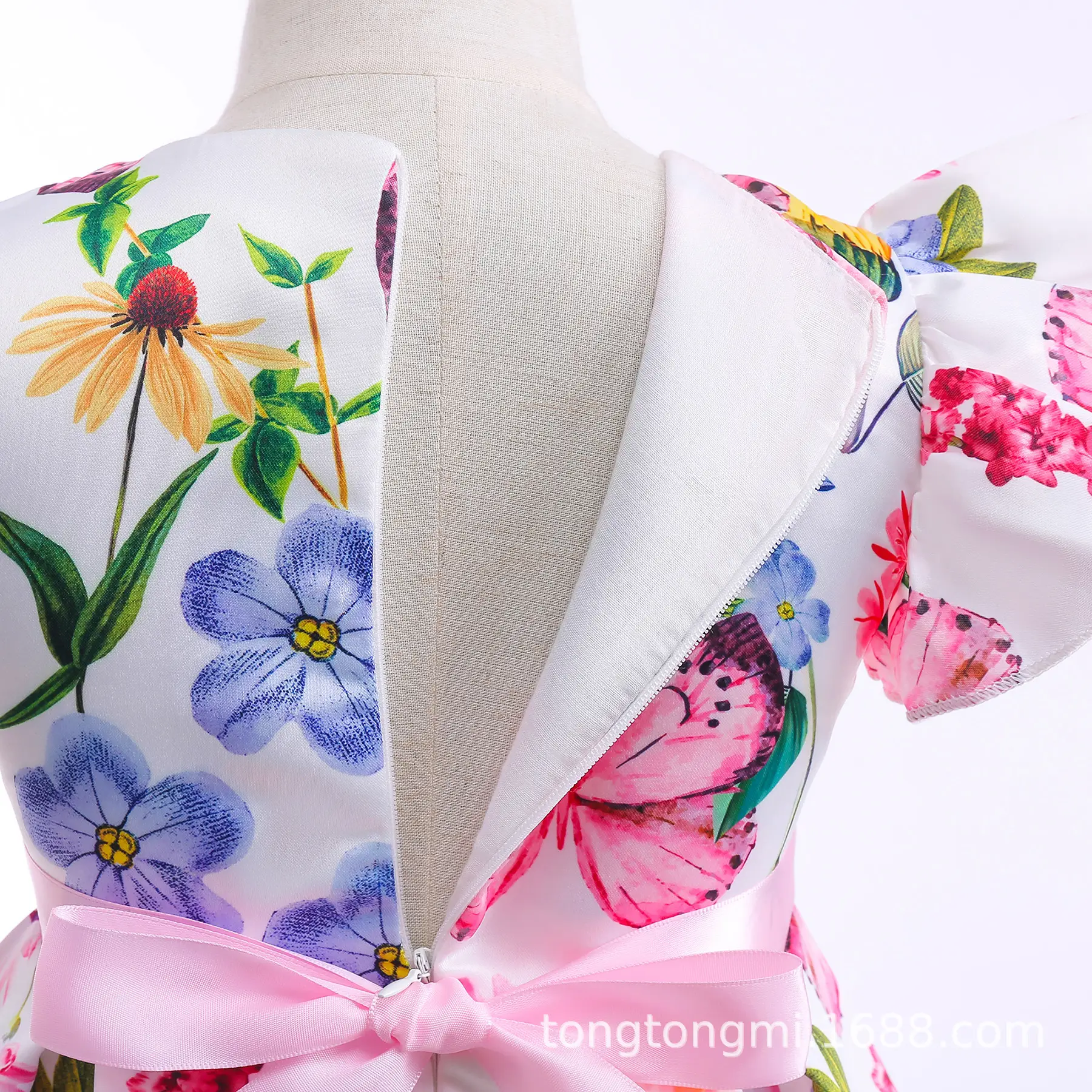 Little Girl's Butterfly Print Dress Small - Image 5