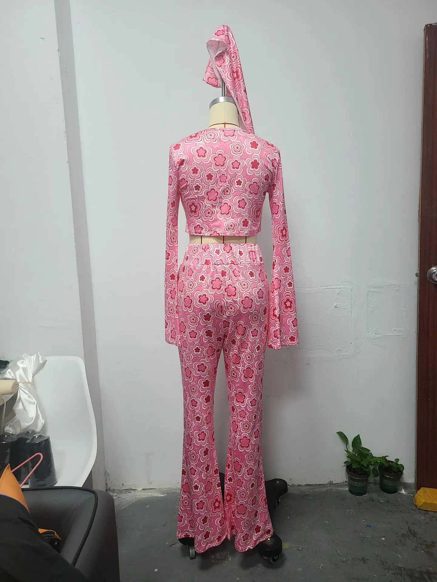 Pink Printed 3-Piece Women's T-Shirt Pants Suit Set — feature 7
