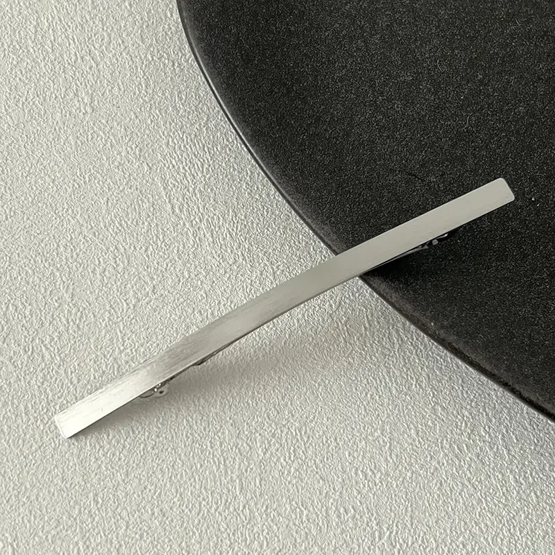 Niche Design Metal Hairpin with Gold & Silver Finish - Image 2