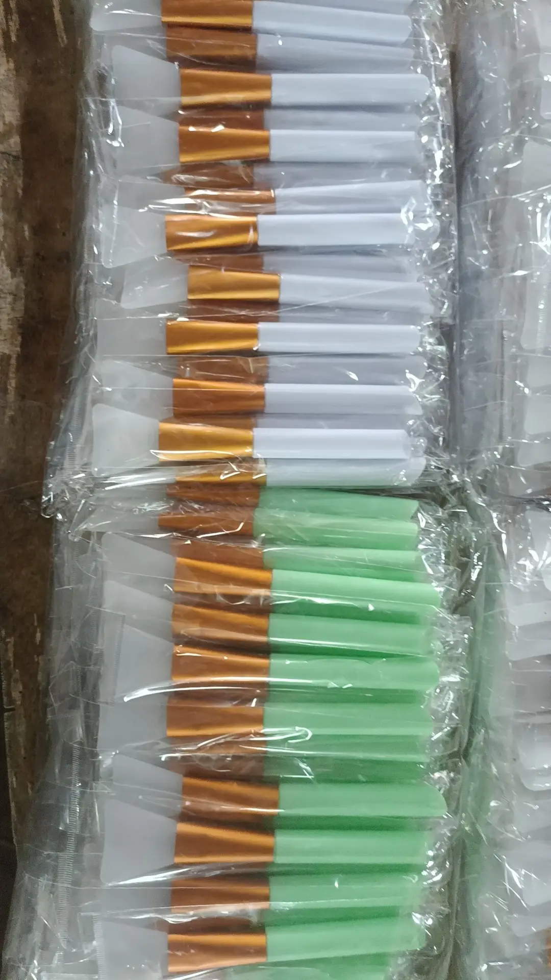 Silicone Mask Brush with Rhinestone Rod Set — feature 8